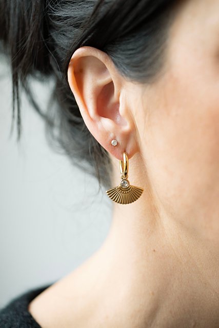 ANTLER EARRINGS FAN HUGGIE - GOLD