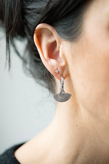 ANTLER EARRINGS FAN HUGGIE - SILVER